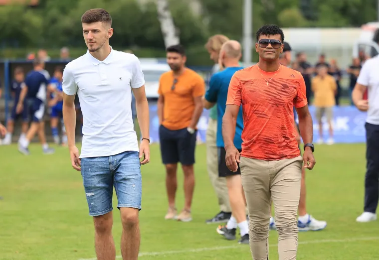 Dinamo je ovo čekao devet godina: Nagrade predavali legendarni biv&scaron;i i sada&scaron;nji Plavi