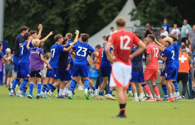 Dinamo je ovo čekao devet godina: Nagrade predavali legendarni biv&scaron;i i sada&scaron;nji Plavi