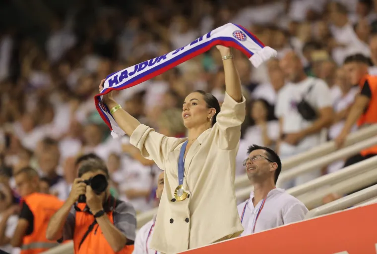 Na Poljudu se pojavila Barbara Matić sa zlatnom medaljom, Torcida napravila bakljadu