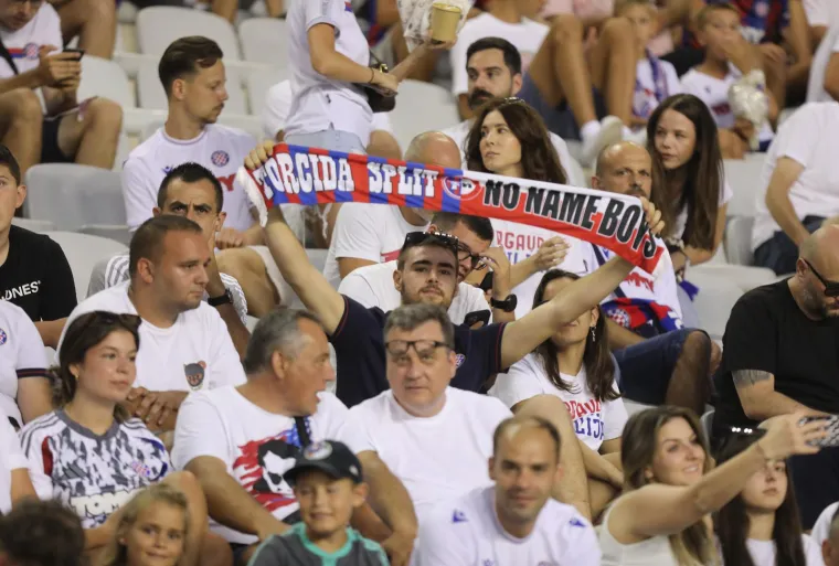 Na Poljudu se pojavila Barbara Matić sa zlatnom medaljom, Torcida napravila bakljadu
