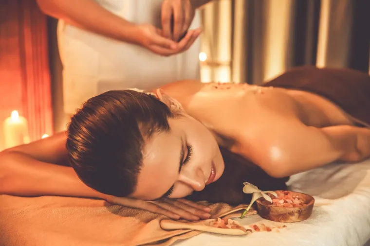 Ove propusnice često uključuju korištenje bazena, sauna, fitness centra, a ponekad i popuste na spa tretmane.