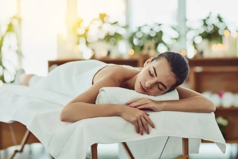 Provjerite nude li posebne pakete ili popuste za dnevne goste, kao što su grupni fitness treninzi ili posebne cijene za spa tretmane.
