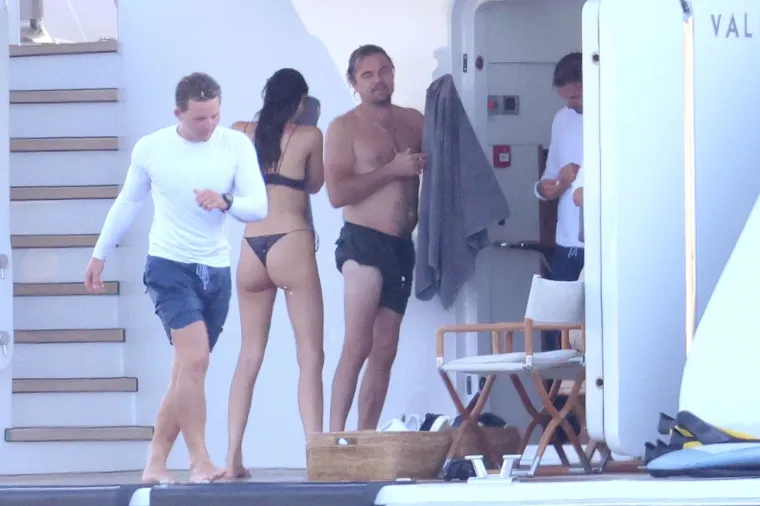 Leonarda DiCaprija opekla meduza dok je uživao u ronjenju s mlađahnom devojkom