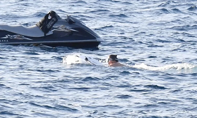 Leonarda DiCaprija opekla meduza dok je uživao u ronjenju s mlađahnom devojkom