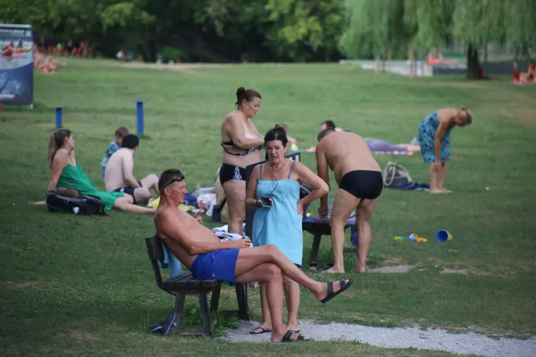 Karlovčani umjesto mora biraju rijeku: Evo kako se zabavljaju na poznatom kupalištu
