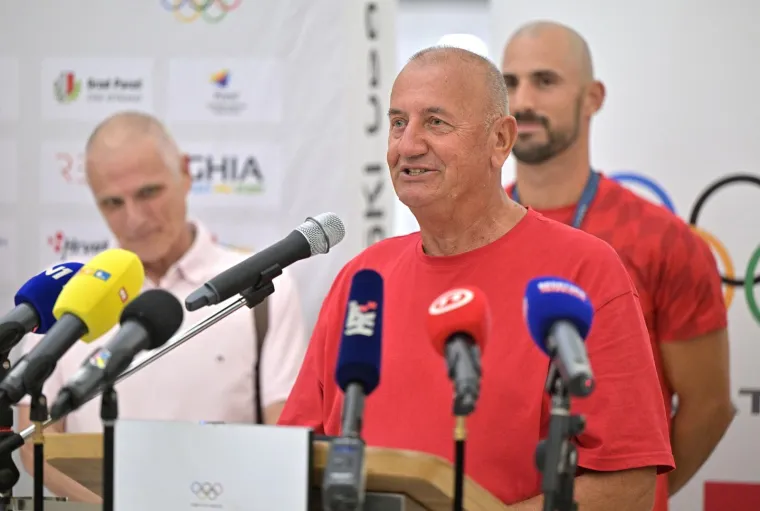 U Zračnoj luci organiziran svečani doček za braću Sinković, Martina, Benovića, Srbića i Marinića