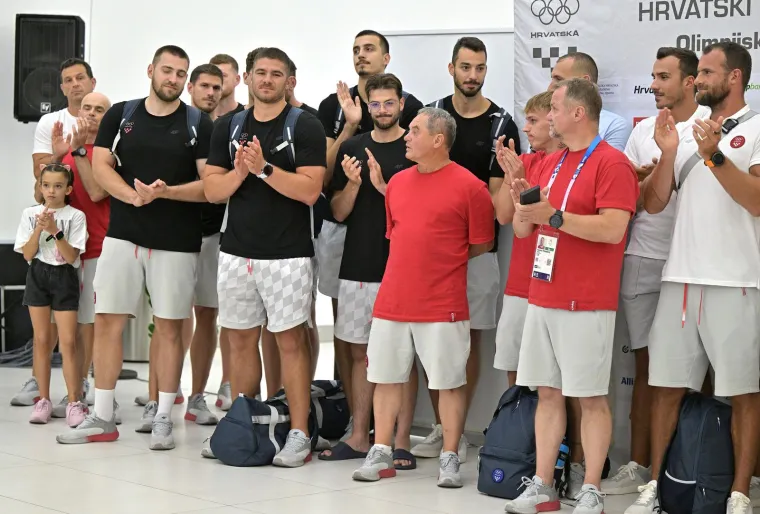 U Zračnoj luci organiziran svečani doček za braću Sinković, Martina, Benovića, Srbića i Marinića