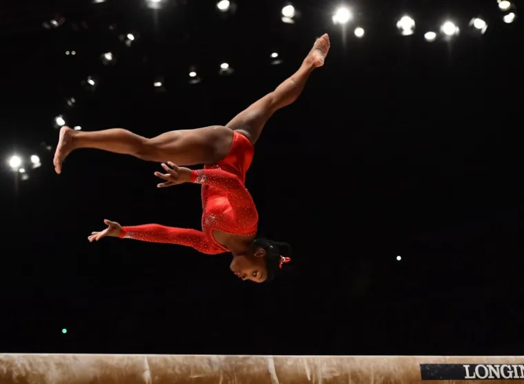 Simone Biles poput palčice: Najbolja gimnastičarka u povijesti visoka je samo 142 cm