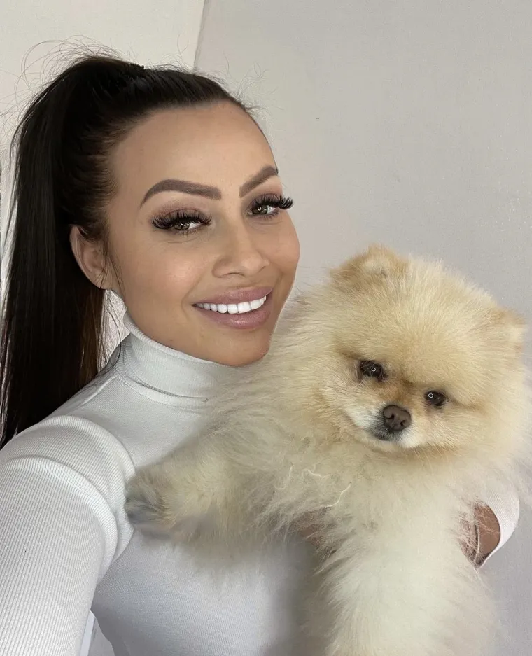 Na nastup došla umotana u WC papir, a nakon 'Savršenog' je procvjetala: Ovako Olivera sada izgleda