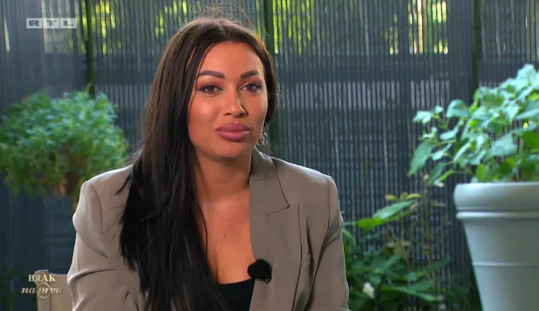 Na nastup došla umotana u WC papir, a nakon 'Savršenog' je procvjetala: Ovako Olivera sada izgleda