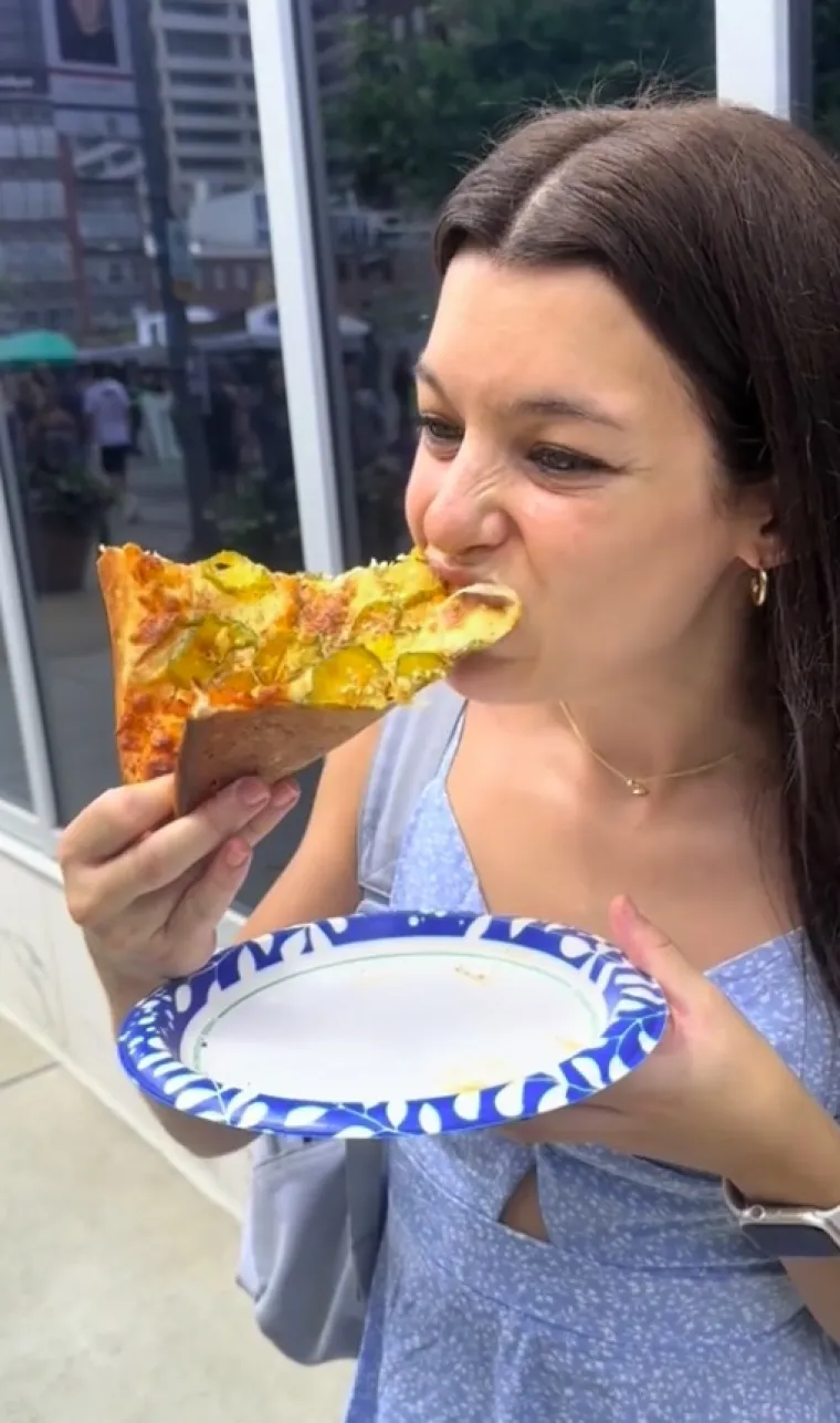 Pojela je komad pizze i tijekom tri naredna sata natekla kao da je glavu gurnula u osinjak