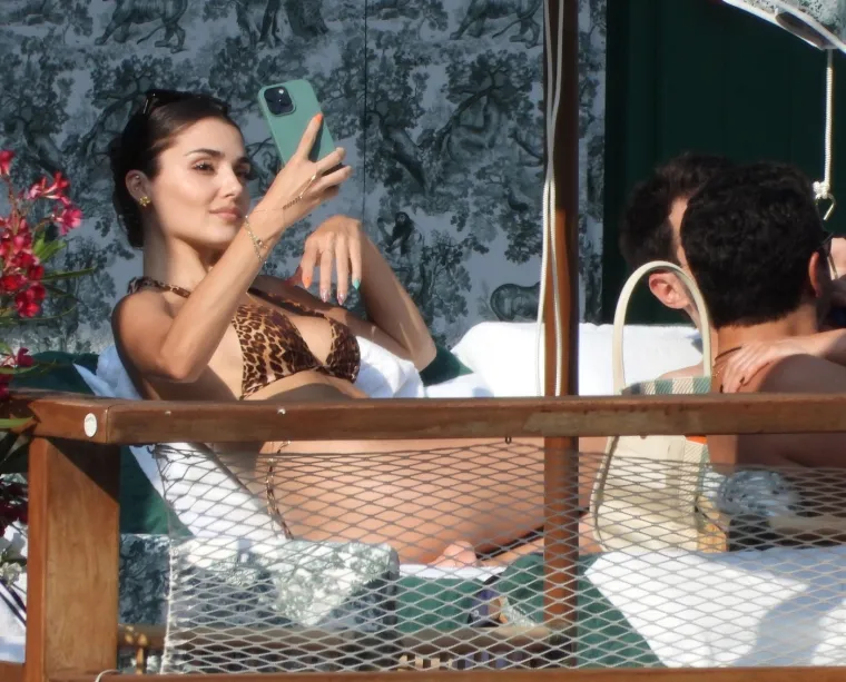 Hande Erçel 