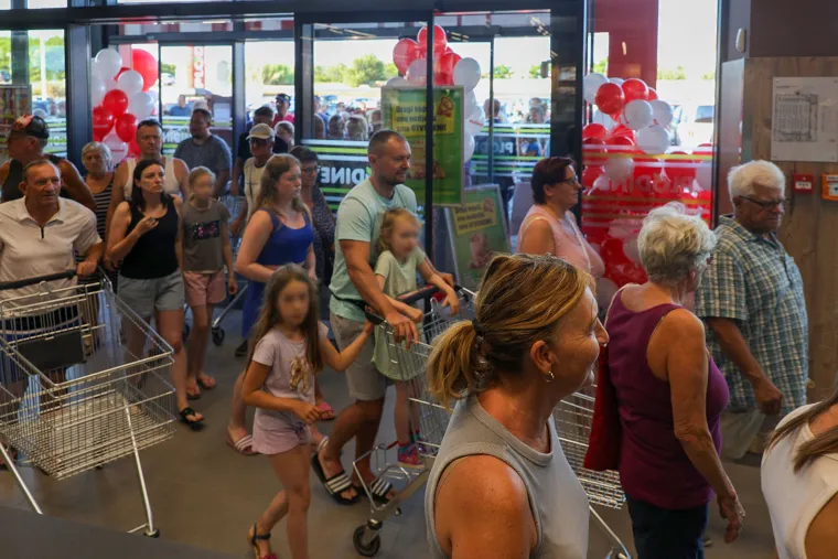 PLODINE STIGLE U PRIVLAKU