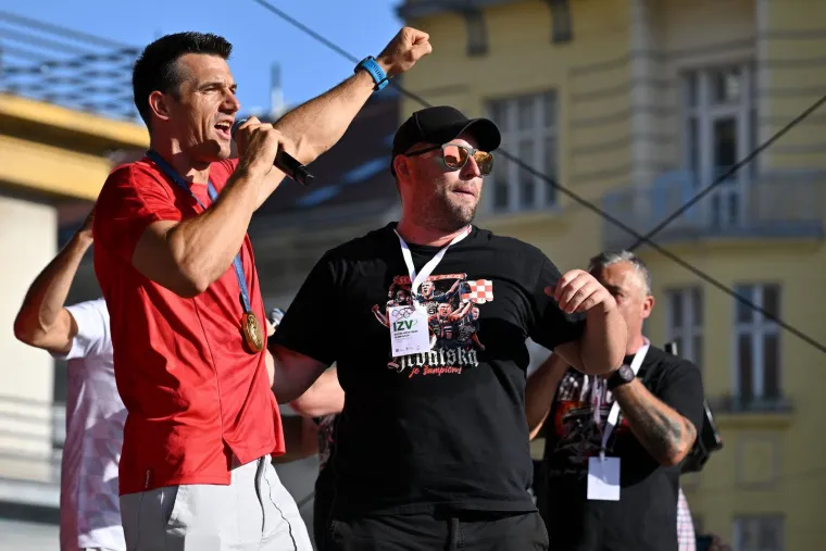 Zagreb dočekao hrvatske olimpijce: Pjevalo se i skakalo u čast na&scaron;ih junaka iz Pariza