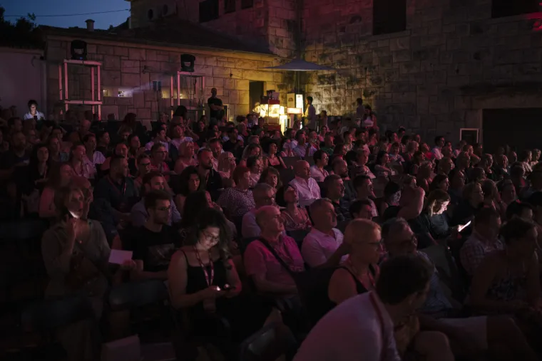 Otvoren je jubilarni 10.Brač Film Festival: Upriličio ga i jedan od dobitnika Oscara