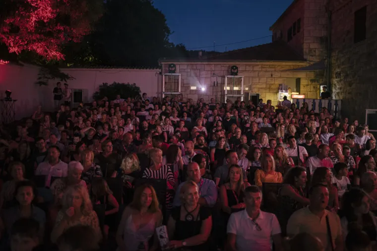 Otvoren je jubilarni 10.Brač Film Festival: Upriličio ga i jedan od dobitnika Oscara