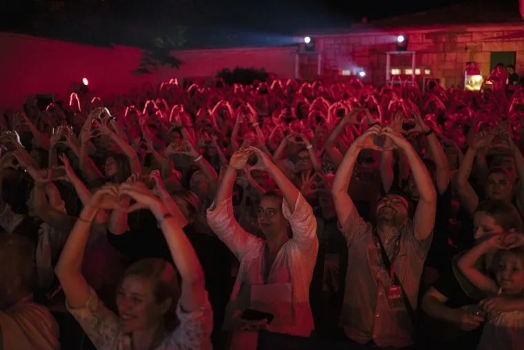Otvoren je jubilarni 10.Brač Film Festival: Upriličio ga i jedan od dobitnika Oscara
