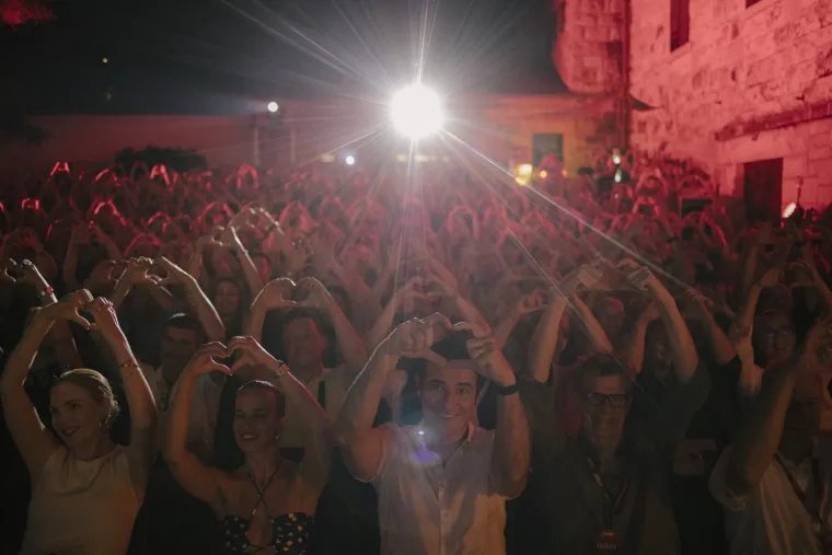 Otvoren je jubilarni 10.Brač Film Festival: Upriličio ga i jedan od dobitnika Oscara
