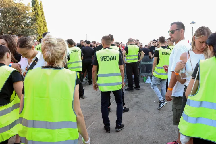 Atmosfera prije Thompsonovog velikog koncerta: U Imotskom se okupio velik broj ljudi