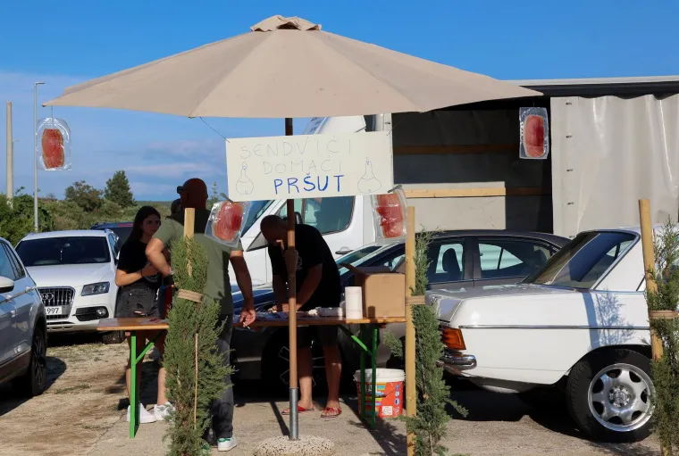 Atmosfera prije Thompsonovog velikog koncerta: U Imotskom se okupio velik broj ljudi