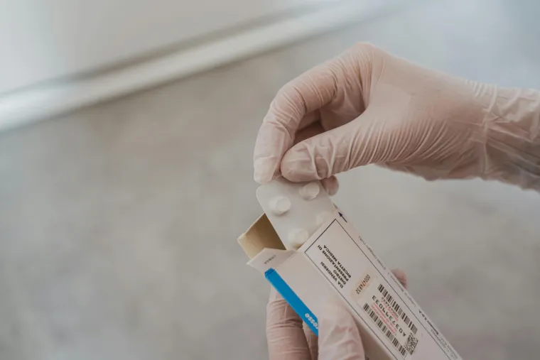 3. Aripiprazol - Abilify: Postoji oko osam milijuna recepata za Abilify propisanih svake godine. Koristi se za liječenje bezbrojnih poremećaja mentalnog zdravlja, uključujući depresiju, bipolarni poremećaj i shizofreniju, kao i Tourettov sindrom i probleme u ponašanju povezane s autizmom. Lijek djeluje tako da regulira razinu dopamina u mozgu i navodi kompulzivni libido kao nuspojavu.