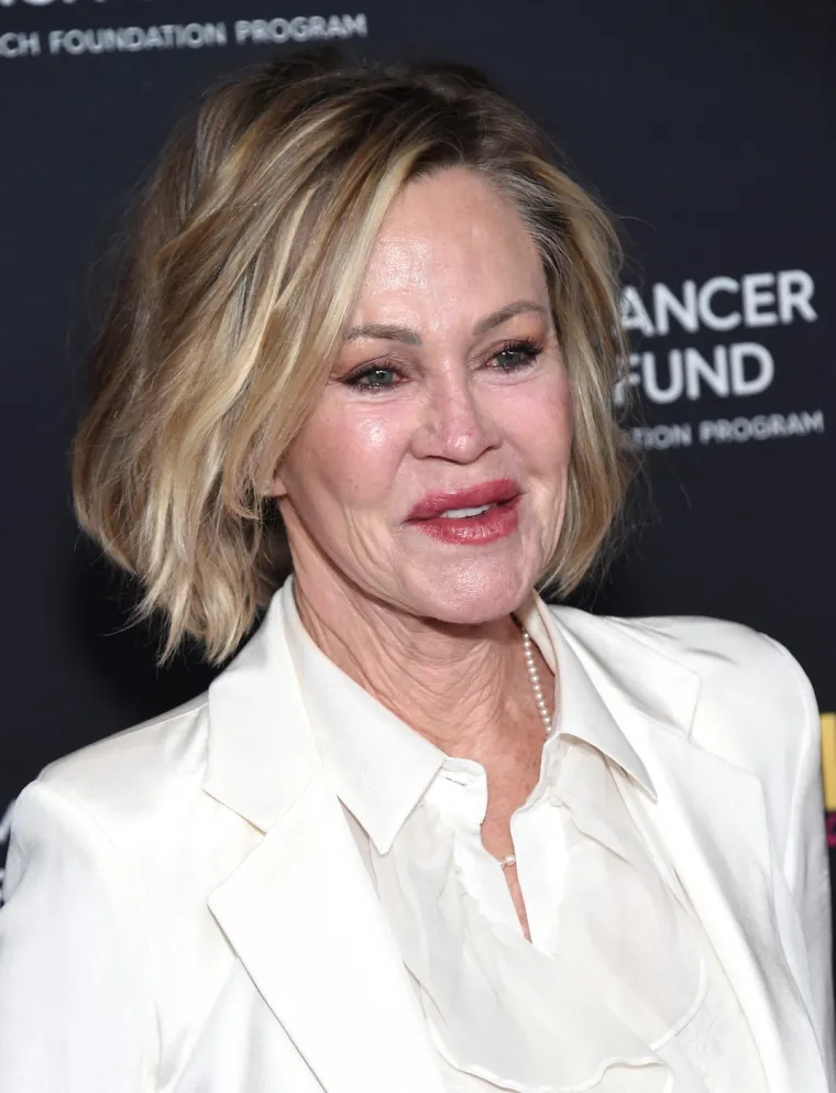 Posljednjih godina, nažalost, medijske stupce puni zbog brojnih estetskih korekcija zbog kojih su joj se smanjili njezini glumački angažmani, pa sada dobiva tek poneku manju ulogu.