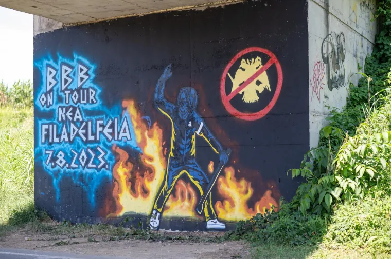 Boysi se prisjetili Grčke: Dočekani su molotovljevim koktelima i noževima, a onda rastjerali domaćine