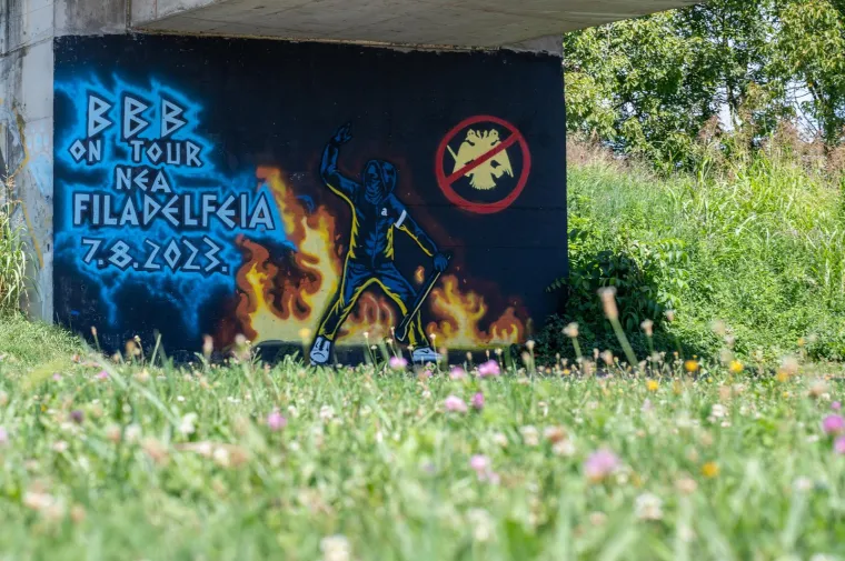 Boysi se prisjetili Grčke: Dočekani su molotovljevim koktelima i noževima, a onda rastjerali domaćine