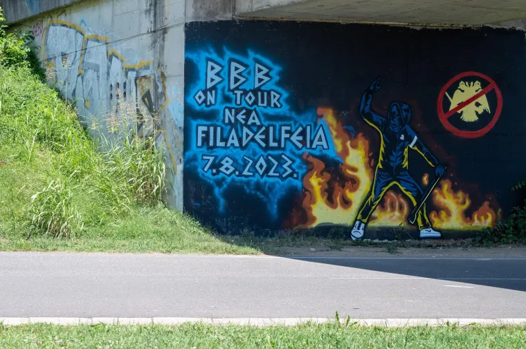 Boysi se prisjetili Grčke: Dočekani su molotovljevim koktelima i noževima, a onda rastjerali domaćine