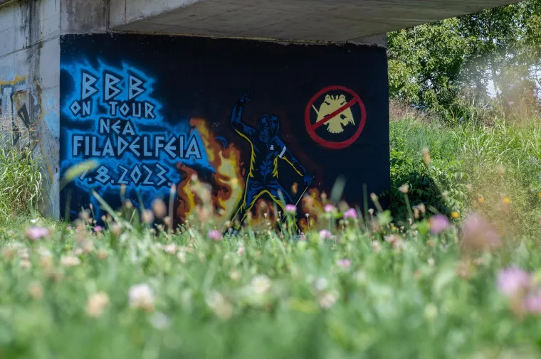 Boysi se prisjetili Grčke: Dočekani su molotovljevim koktelima i noževima, a onda rastjerali domaćine