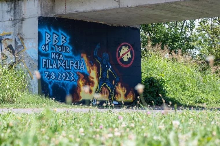 Boysi se prisjetili Grčke: Dočekani su molotovljevim koktelima i noževima, a onda rastjerali domaćine