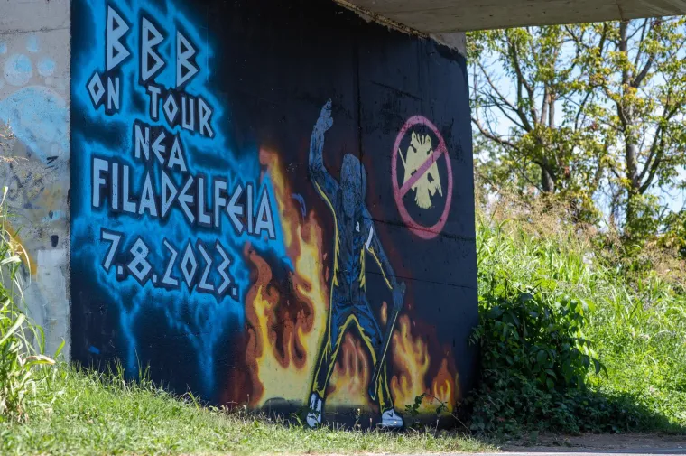 Boysi se prisjetili Grčke: Dočekani su molotovljevim koktelima i noževima, a onda rastjerali domaćine