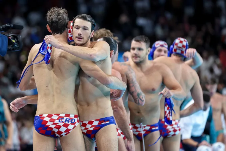 Kakve scene u Parizu nakon &scaron;to je Hrvatska zakazala treće veliko finale ove godine