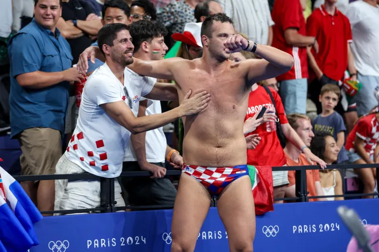 Kakve scene u Parizu nakon &scaron;to je Hrvatska zakazala treće veliko finale ove godine