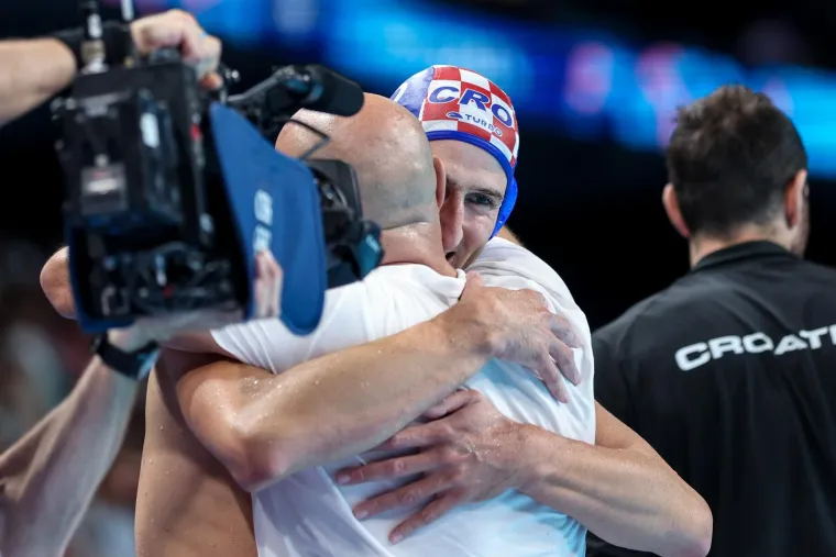 Kakve scene u Parizu nakon &scaron;to je Hrvatska zakazala treće veliko finale ove godine