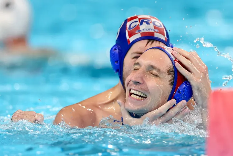 Kakve scene u Parizu nakon &scaron;to je Hrvatska zakazala treće veliko finale ove godine
