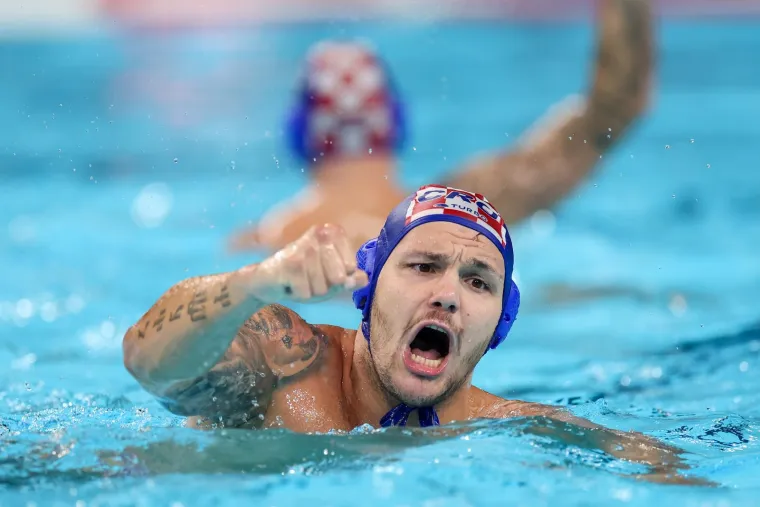 Kakve scene u Parizu nakon &scaron;to je Hrvatska zakazala treće veliko finale ove godine