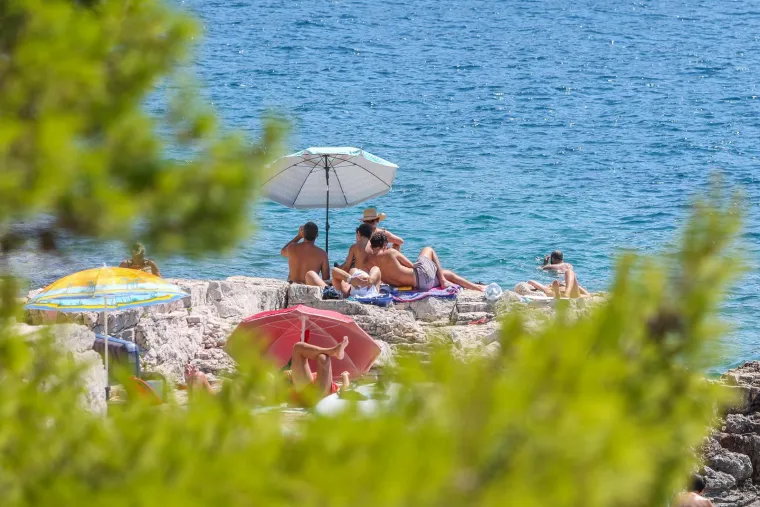 Paklene vrućine i idilični prizori s plaža: Vikend stvoren za brčkanje i odmor