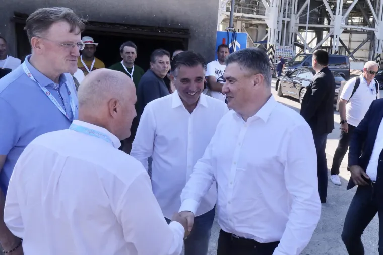 Veseli i raspoloženi, lijepo im u dolini Neretve: Političari se sjatili na Maraton lađa. Evo tko je sve došao