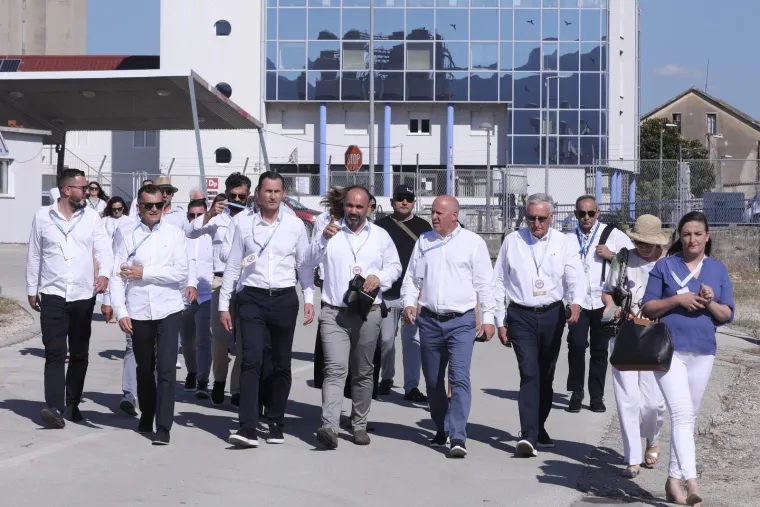 Veseli i raspoloženi, lijepo im u dolini Neretve: Političari se sjatili na Maraton lađa. Evo tko je sve do&scaron;ao