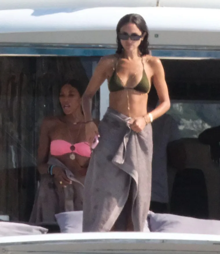 Naomi Campbell i Eiza Gonzalez  