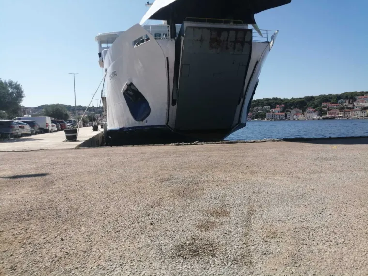 Jutro nakon nezapamćene tragedije: Brod Lastovo i dalje pod policijskim trakama, vide se tragovi krvi