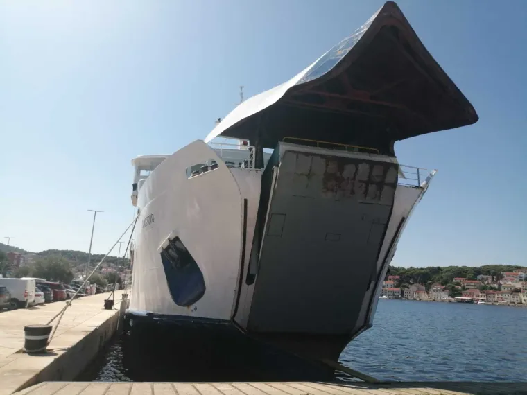 Jutro nakon nezapamćene tragedije: Brod Lastovo i dalje pod policijskim trakama, vide se tragovi krvi