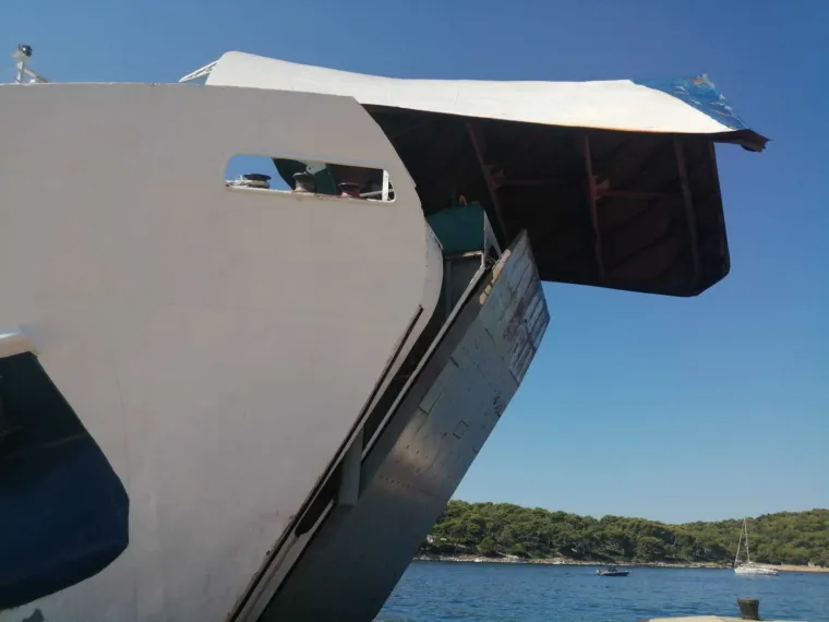 Jutro nakon nezapamćene tragedije: Brod Lastovo i dalje pod policijskim trakama, vide se tragovi krvi
