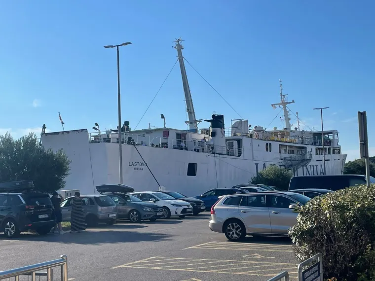 Jutro nakon nezapamćene tragedije: Brod Lastovo i dalje pod policijskim trakama, vide se tragovi krvi
