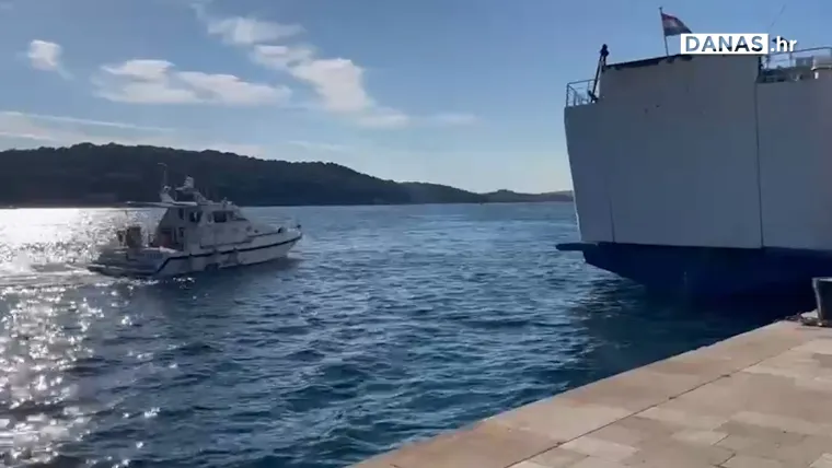 Jutro nakon nezapamćene tragedije: Brod Lastovo i dalje pod policijskim trakama, vide se tragovi krvi