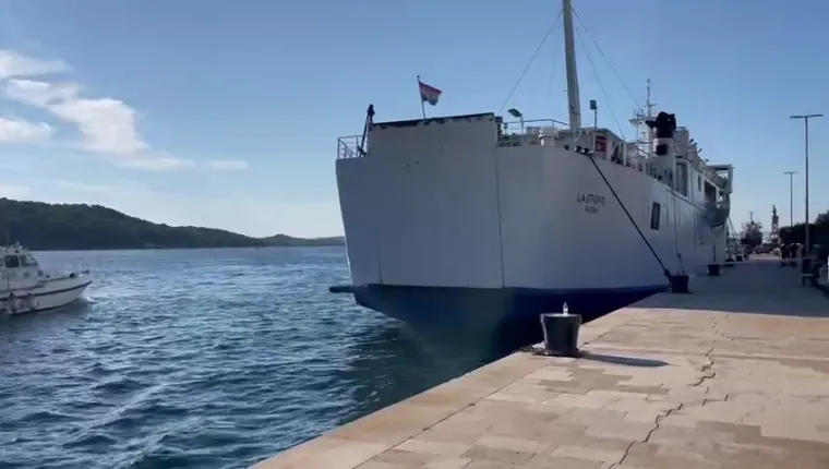 Jutro nakon nezapamćene tragedije: Brod Lastovo i dalje pod policijskim trakama, vide se tragovi krvi