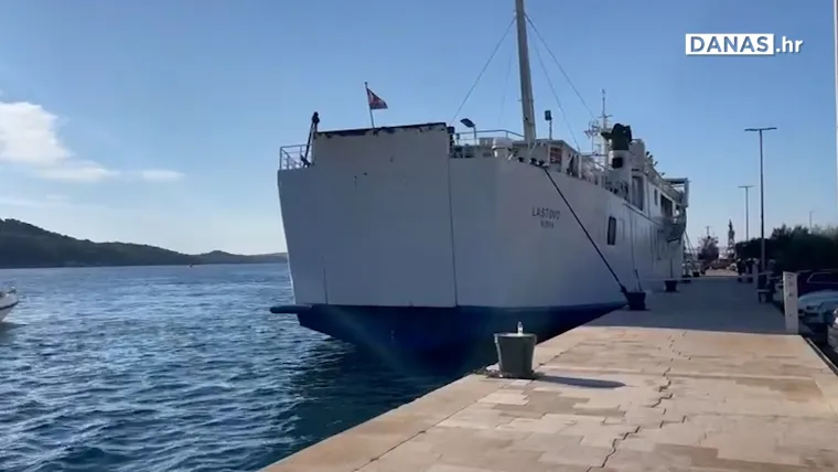 Jutro nakon nezapamćene tragedije: Brod Lastovo i dalje pod policijskim trakama, vide se tragovi krvi