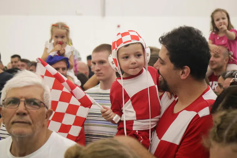 Slikali se, družili i pjevali: Pogledajte kako je izgledalo na dočeku za naše olimpijce