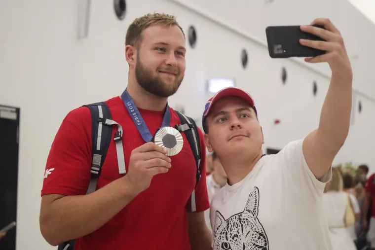 Slikali se, družili i pjevali: Pogledajte kako je izgledalo na dočeku za naše olimpijce